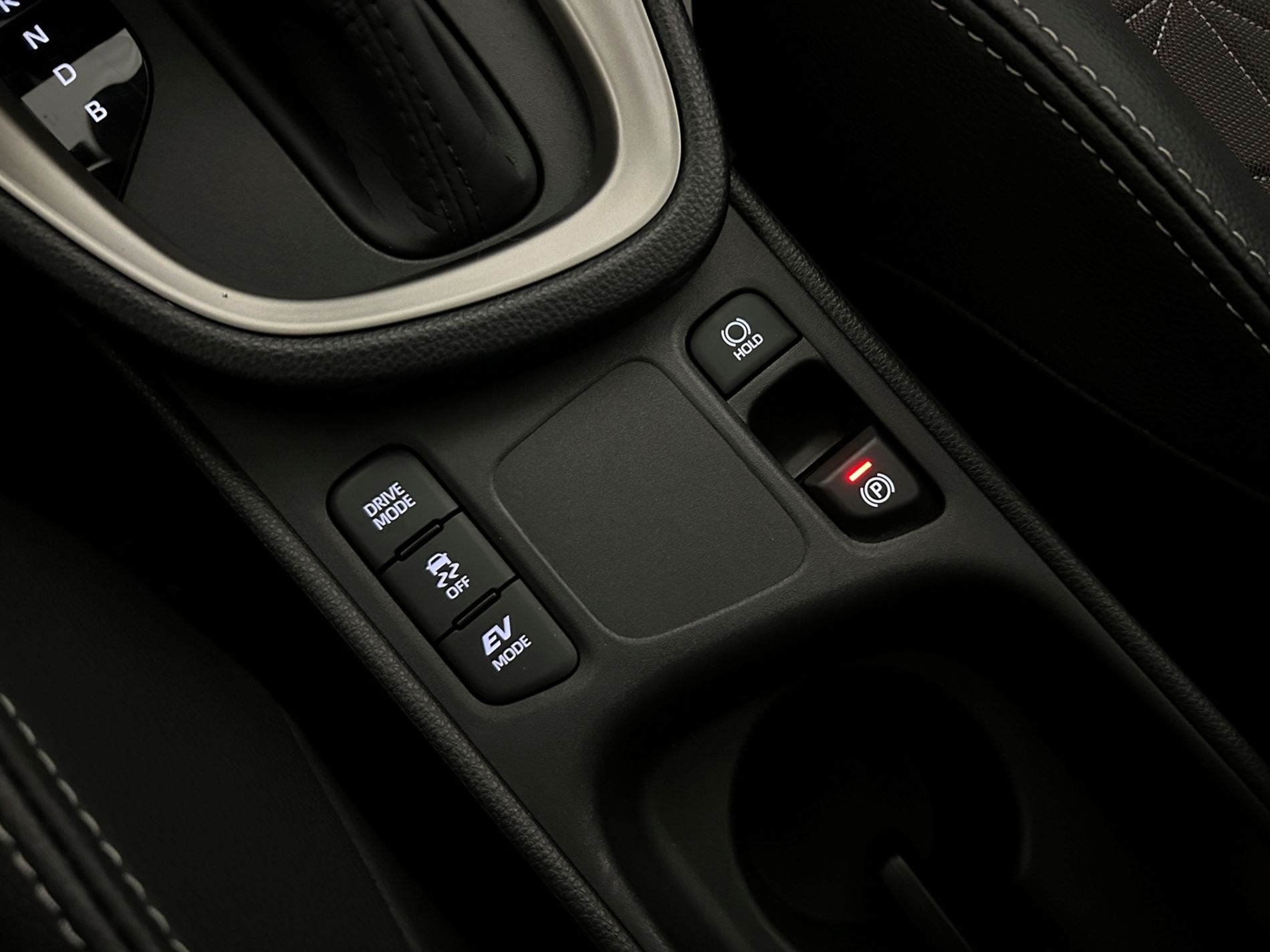 Yaris Cross Lounge 130 cv ufficiale 1 proprietario e 2 tagliandi pre-pagati - Autoviemme