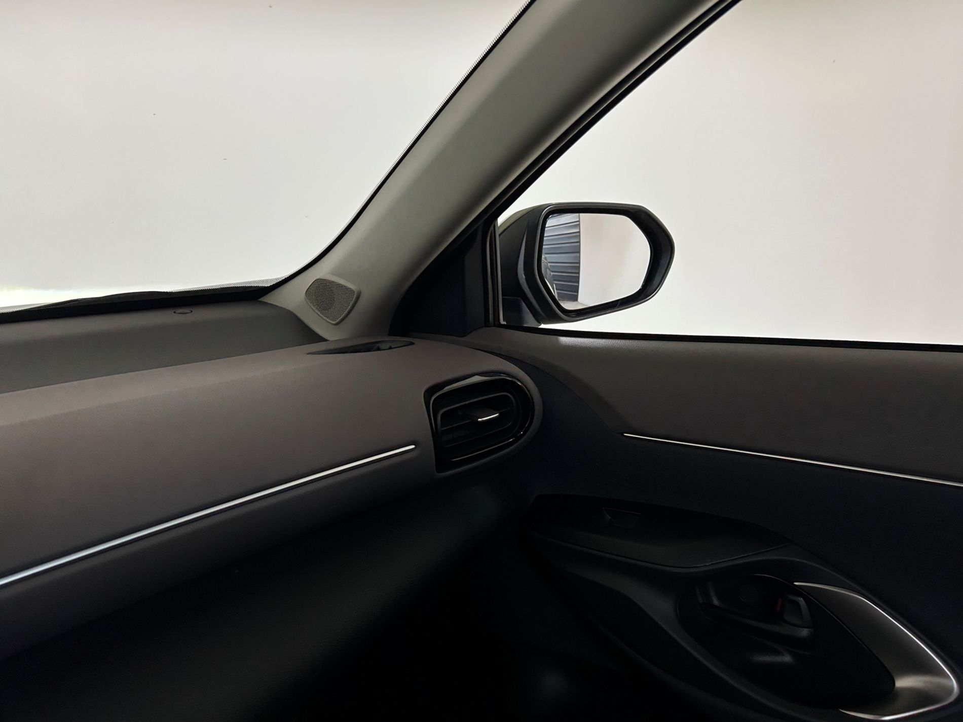 Yaris Cross Lounge 130 cv ufficiale 1 proprietario e 2 tagliandi pre-pagati - Autoviemme