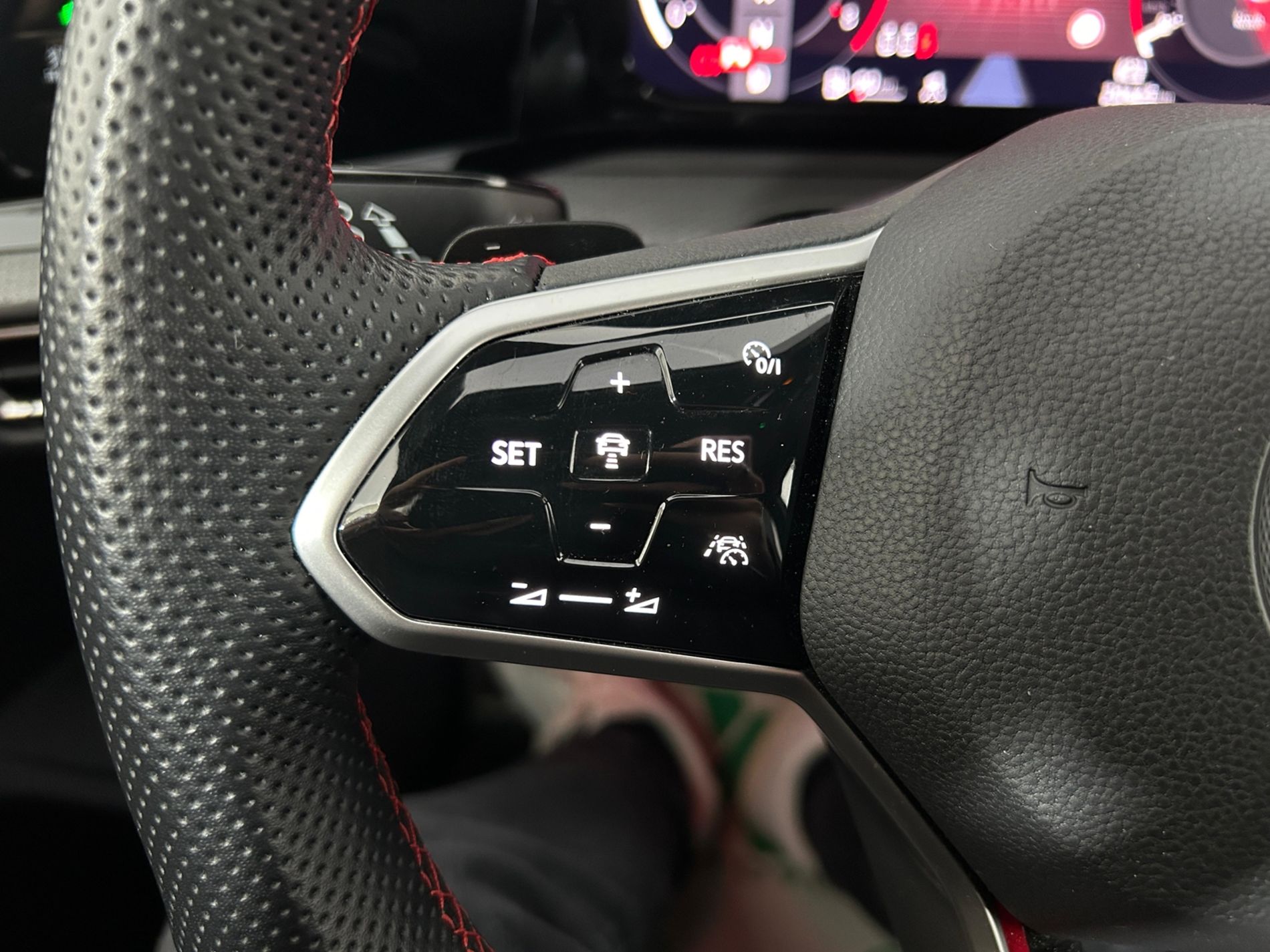 Volkswagen Golf GTI 245cv - Autoviemme