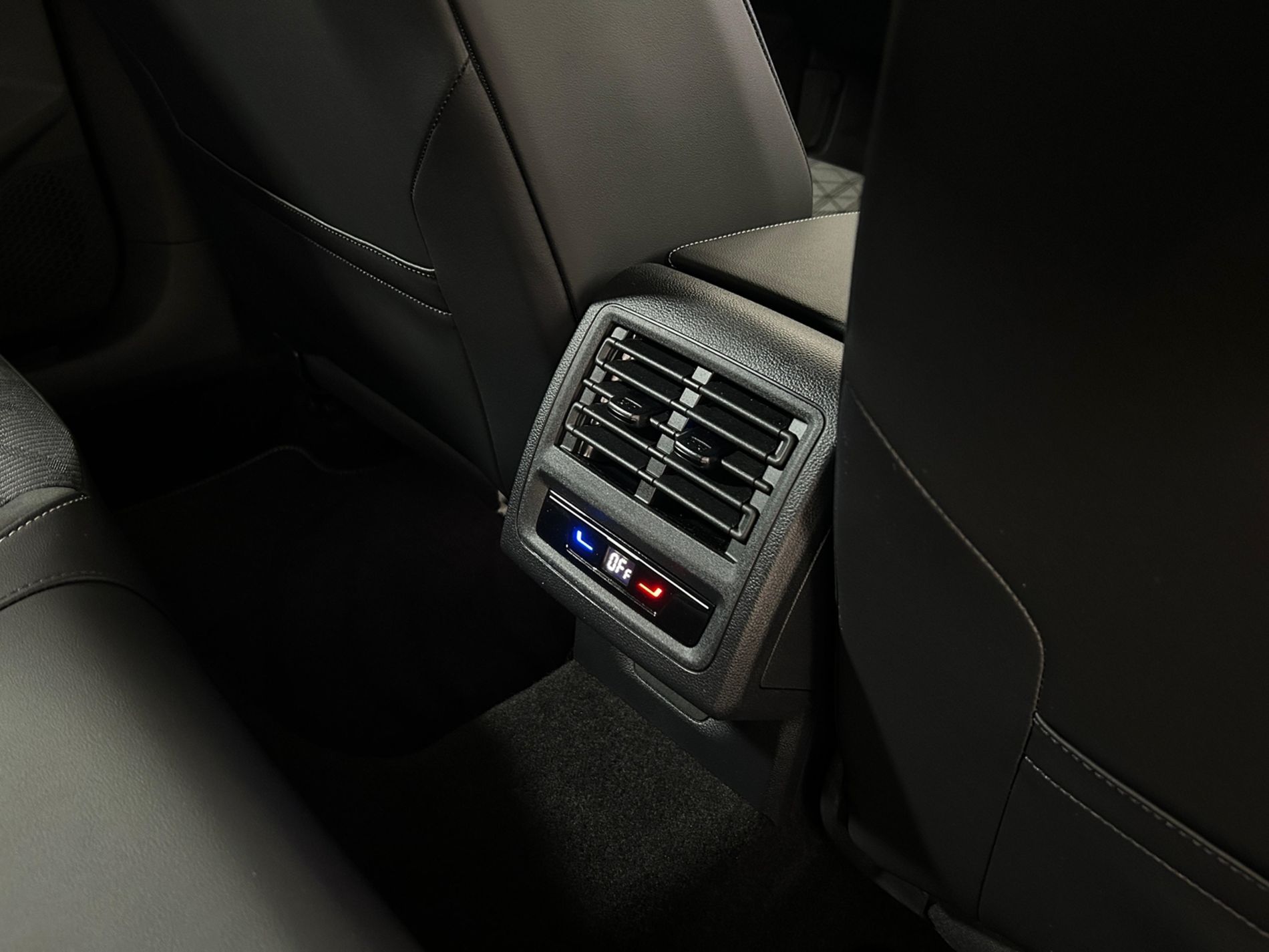 Golf 2.0 tdi R-Line Plus 150cv dsg - Autoviemme