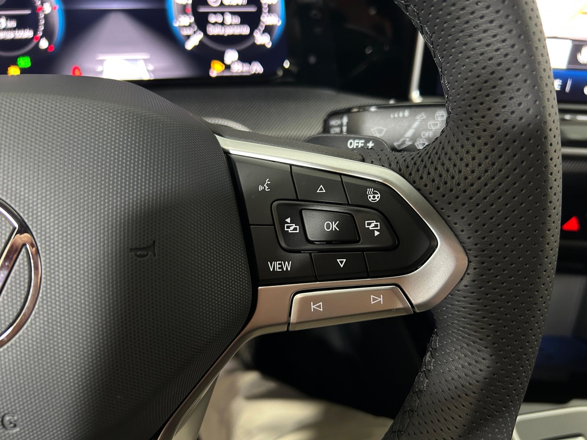 Golf 2.0 tdi R-Line Plus 150cv dsg - Autoviemme