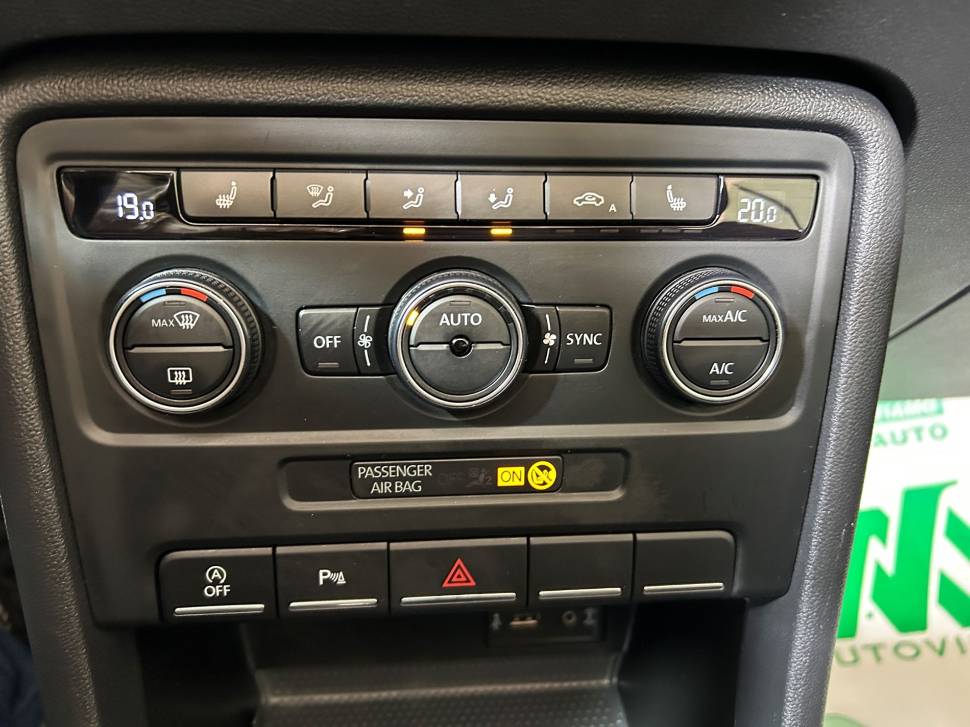 Volkswagen Maggiolino cabrio 1.2 All Star benzina 104 cv - Autoviemme