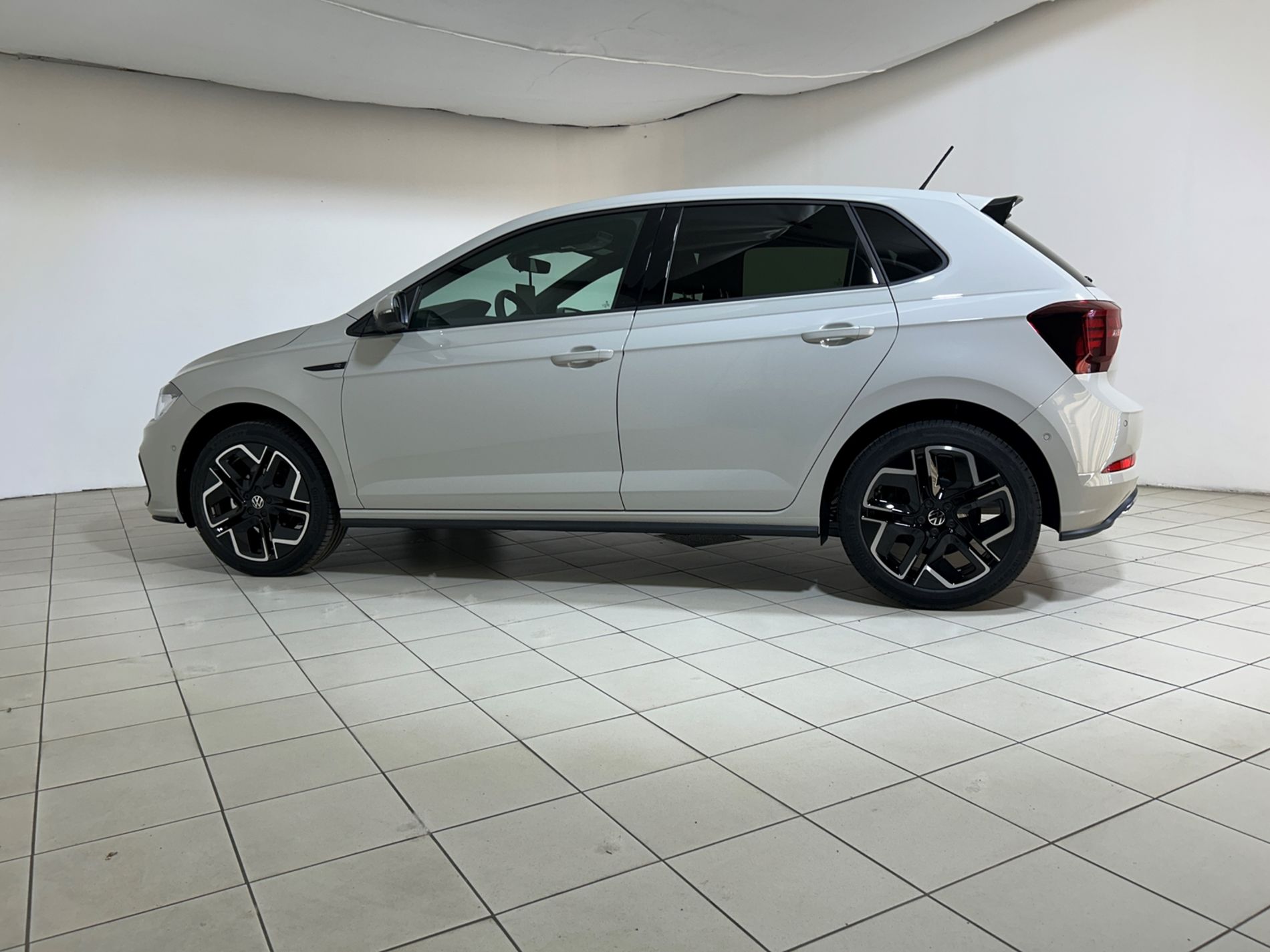 Vw Polo 1.0 tsi R-Line Plus 95 cv km zero - Autoviemme