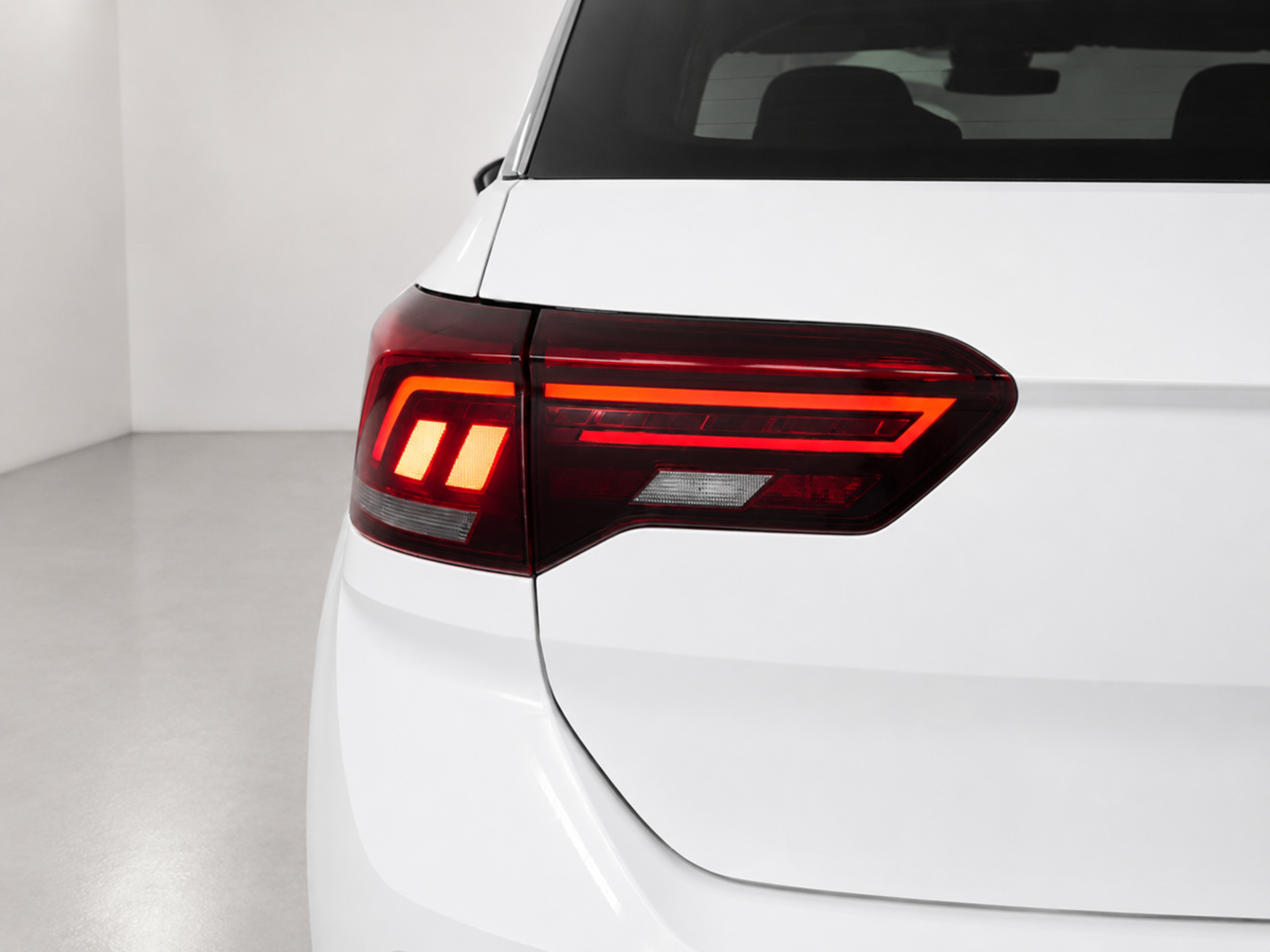 Volkswagen T-Roc R-Line 150 cv tfsi gancio traino sedili Ergo Active - Autoviemme