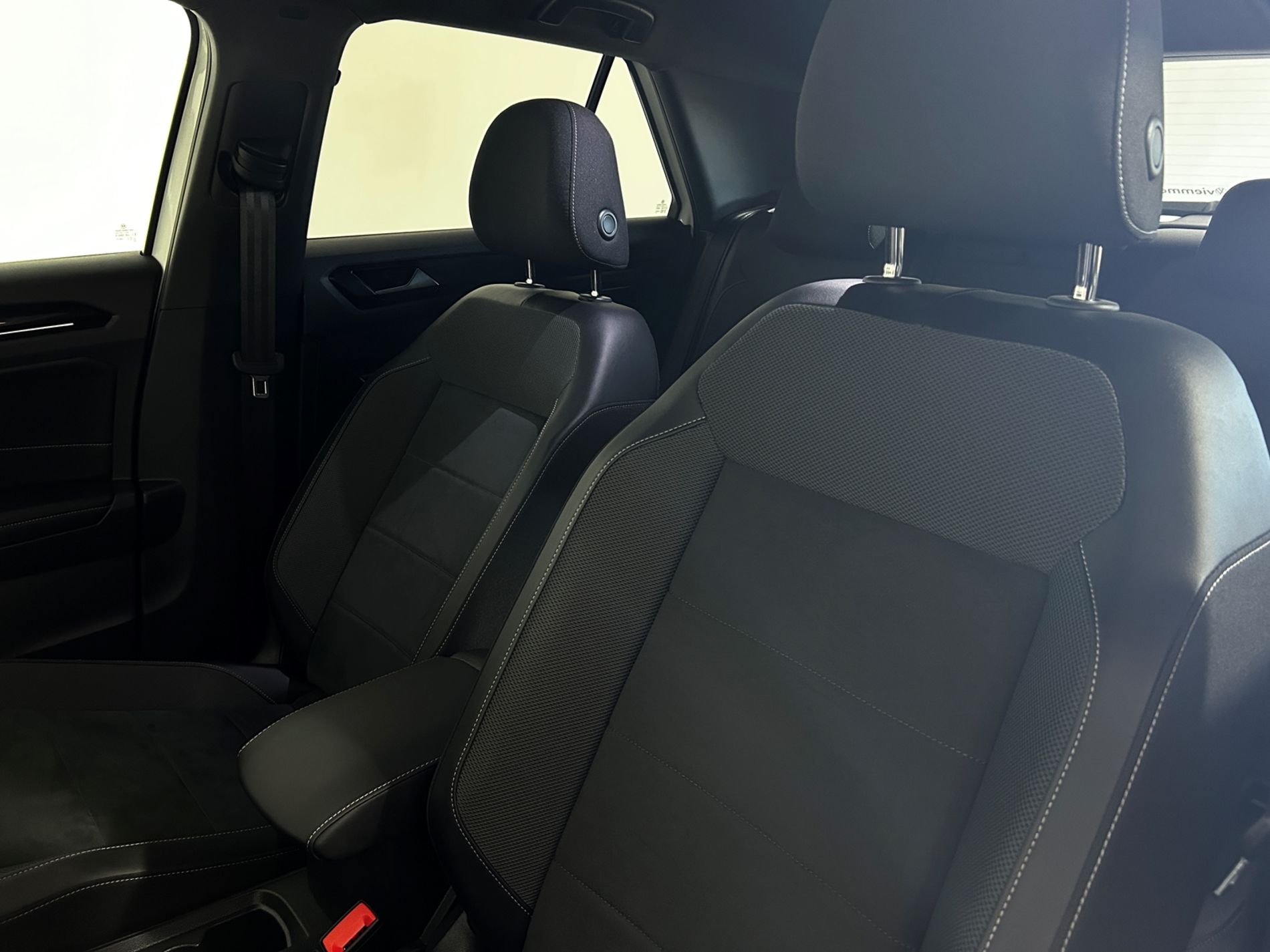 Volkswagen T-Roc R-Line 150 cv tfsi gancio traino sedili Ergo Active - Autoviemme