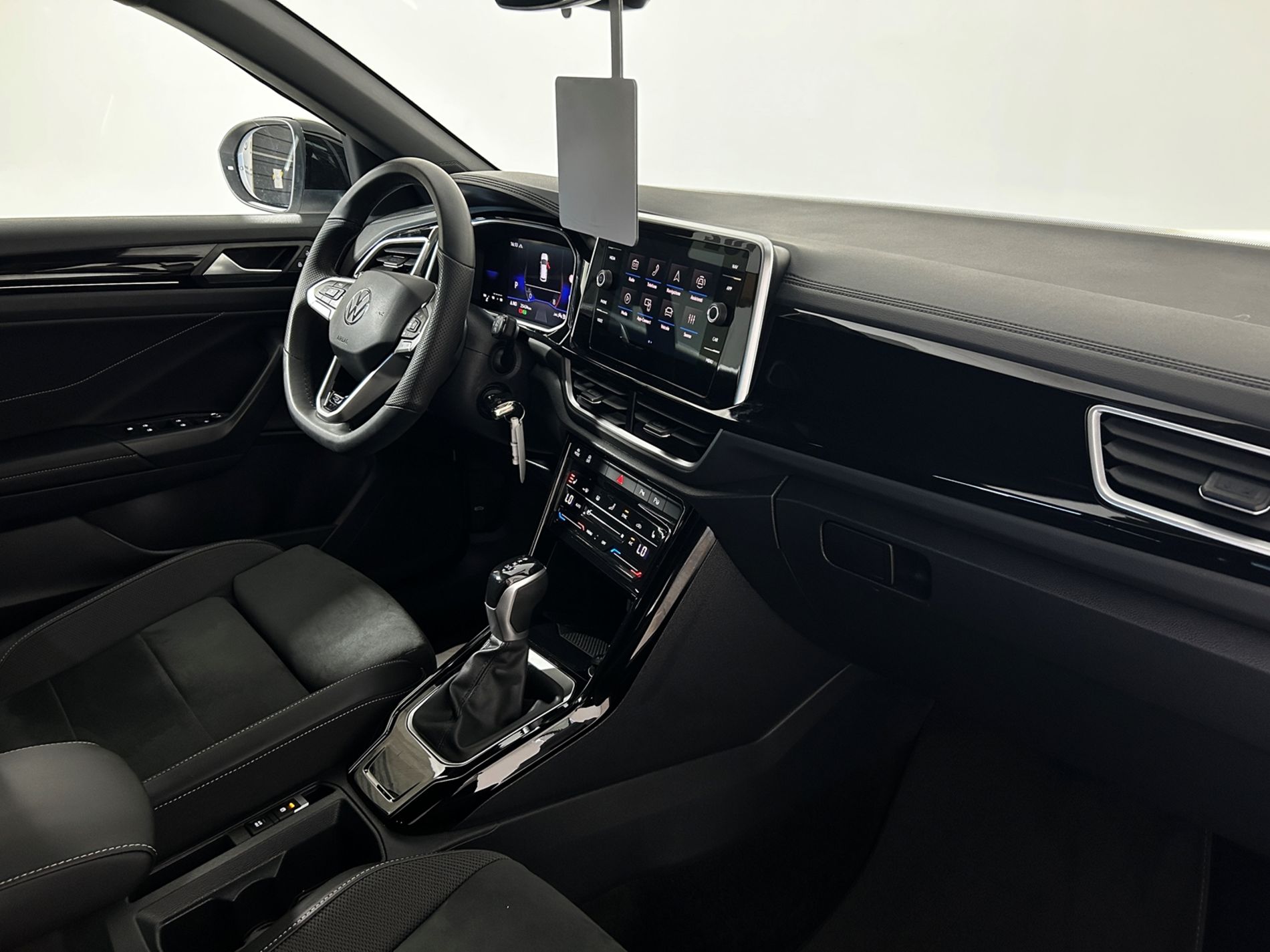 Volkswagen T-Roc R-Line 150 cv tfsi gancio traino sedili Ergo Active - Autoviemme