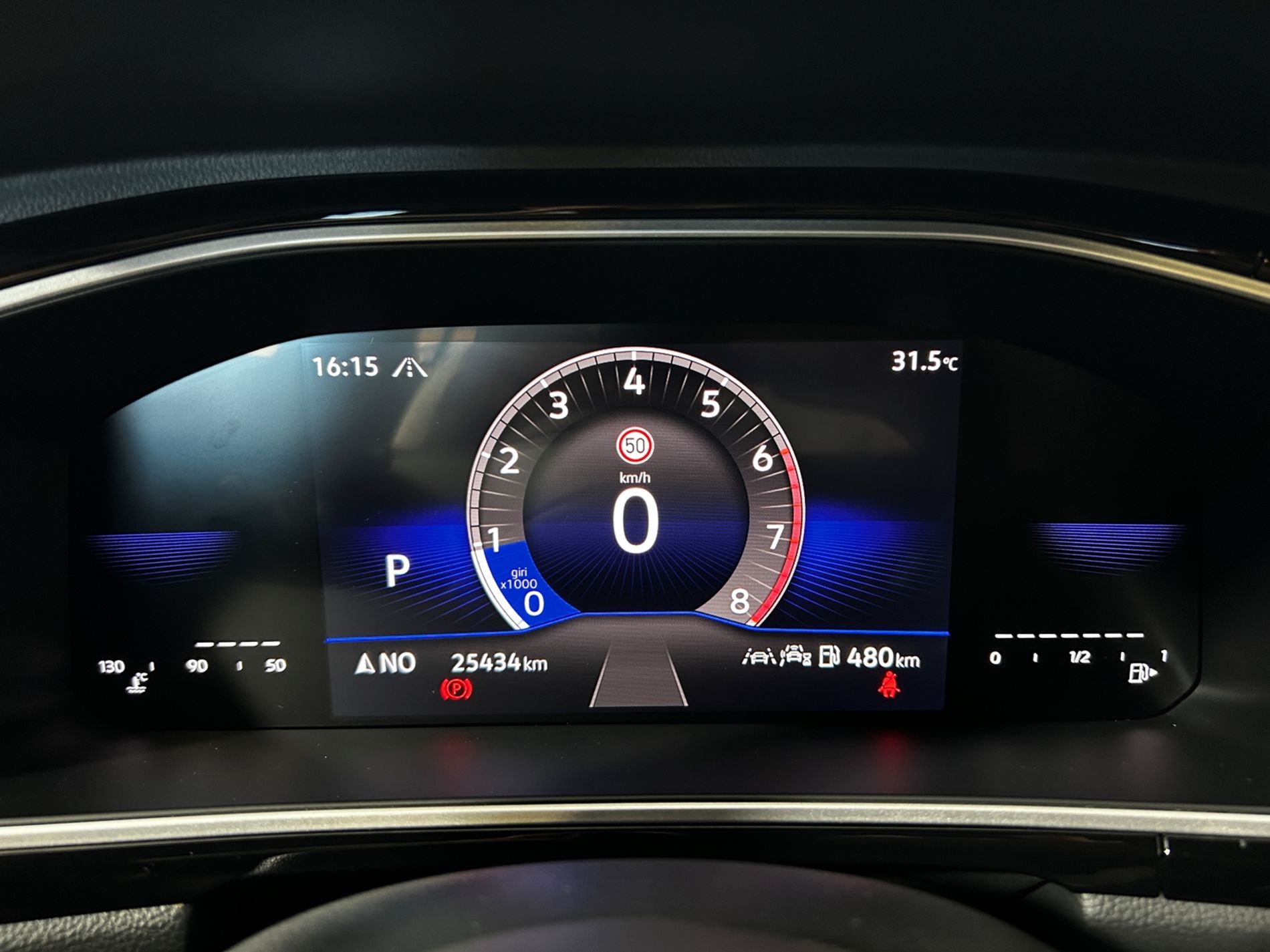 Volkswagen T-Roc R-Line 150 cv tfsi gancio traino sedili Ergo Active - Autoviemme