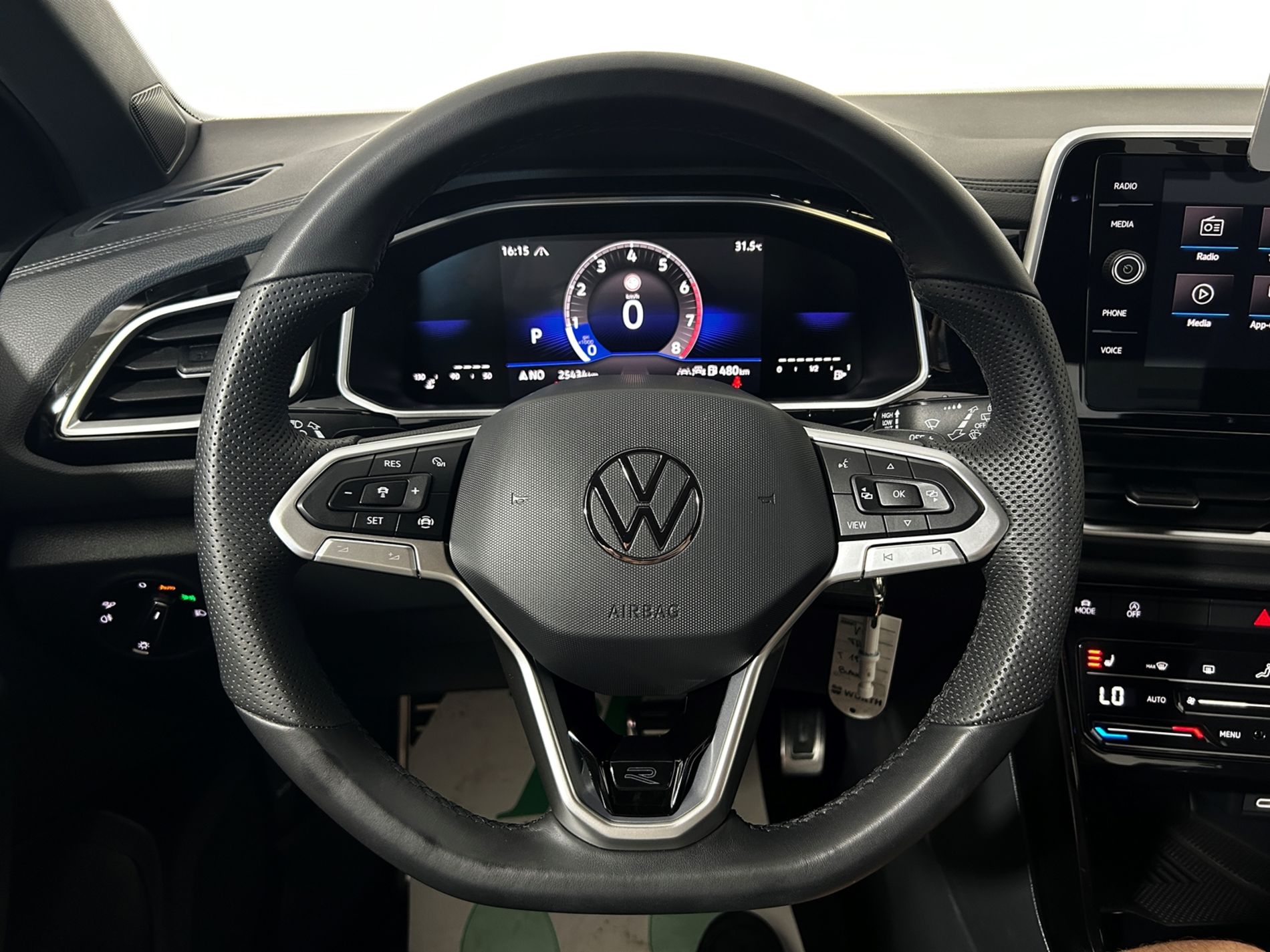 Volkswagen T-Roc R-Line 150 cv tfsi gancio traino sedili Ergo Active - Autoviemme
