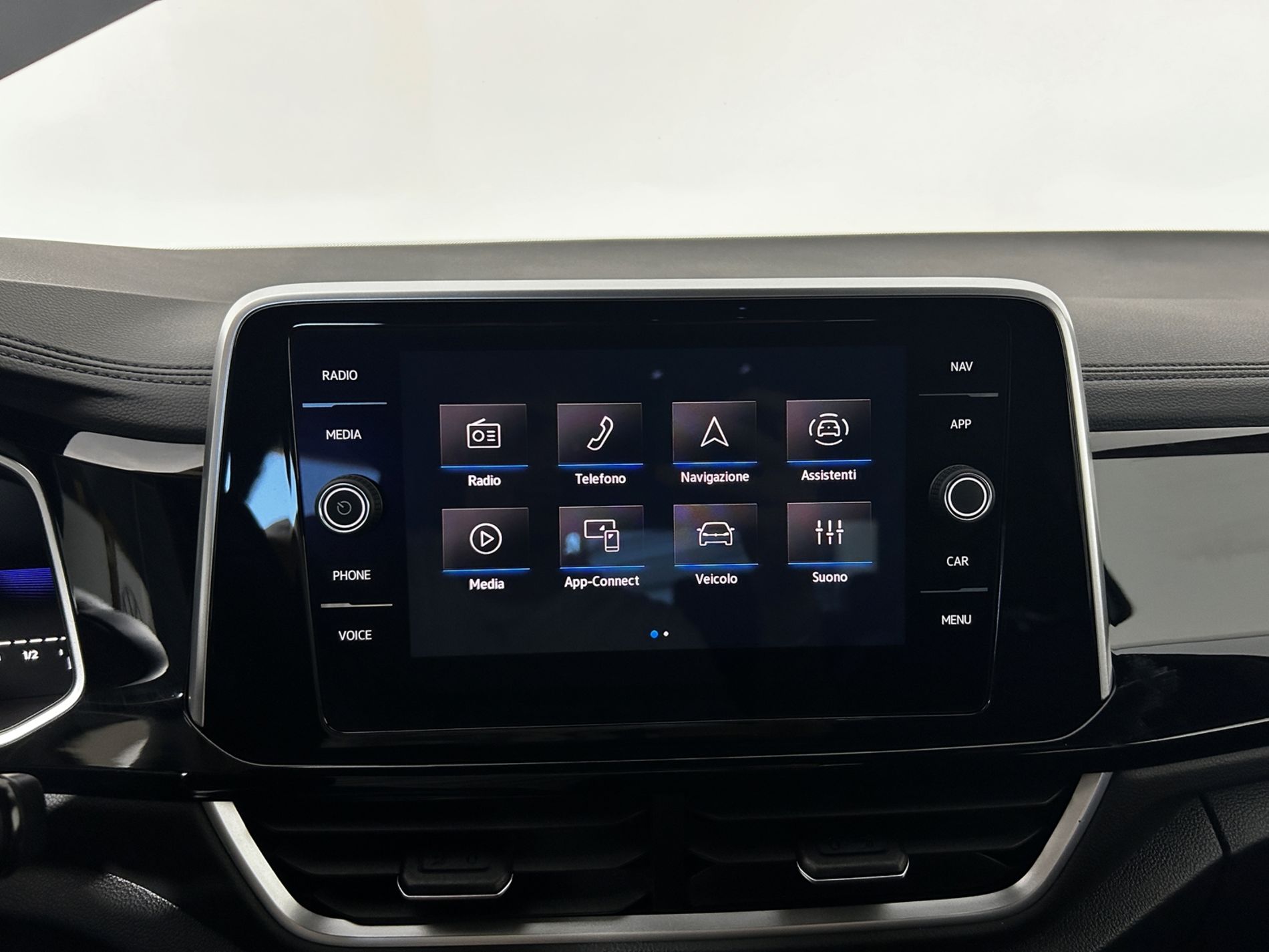 Volkswagen T-Roc R-Line 150 cv tfsi gancio traino sedili Ergo Active - Autoviemme