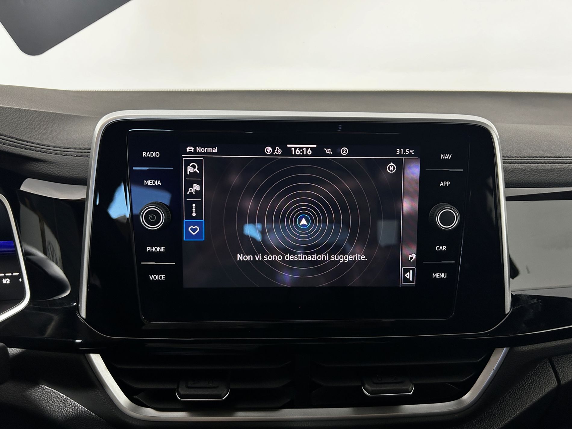 Volkswagen T-Roc R-Line 150 cv tfsi gancio traino sedili Ergo Active - Autoviemme