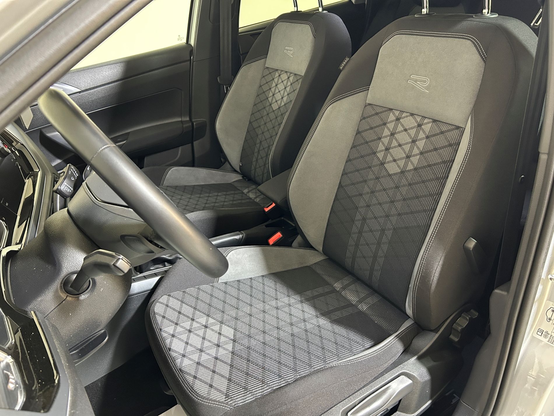 Volkswagen Taigo 1.0 tsi R-Line 115 cv dsg tetto apribile - Autoviemme