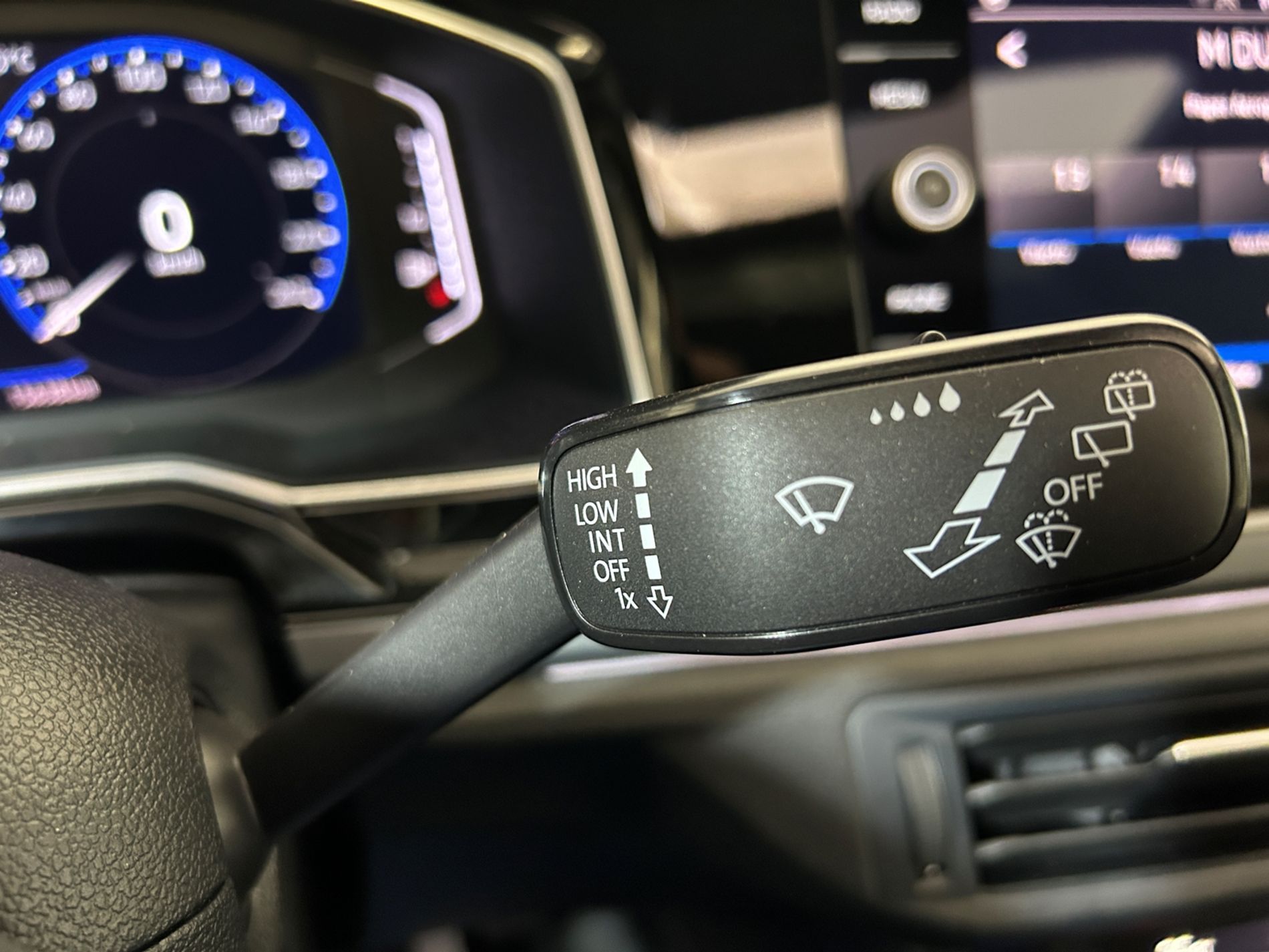 Volkswagen Taigo 1.0 tsi R-Line 115 cv dsg tetto apribile - Autoviemme