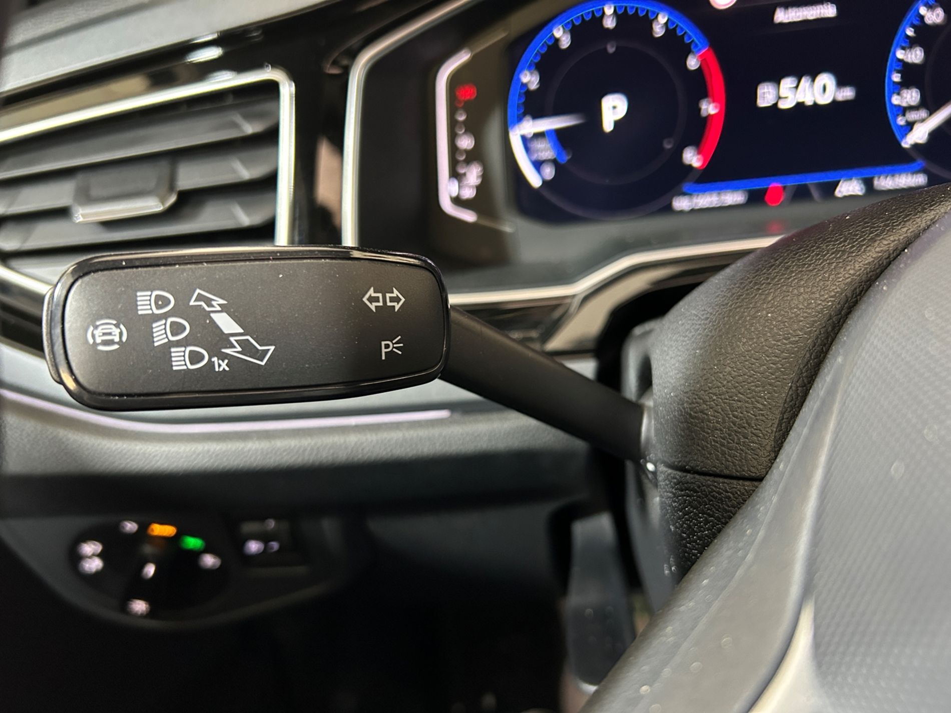 Volkswagen Taigo 1.0 tsi R-Line 115 cv dsg tetto apribile - Autoviemme