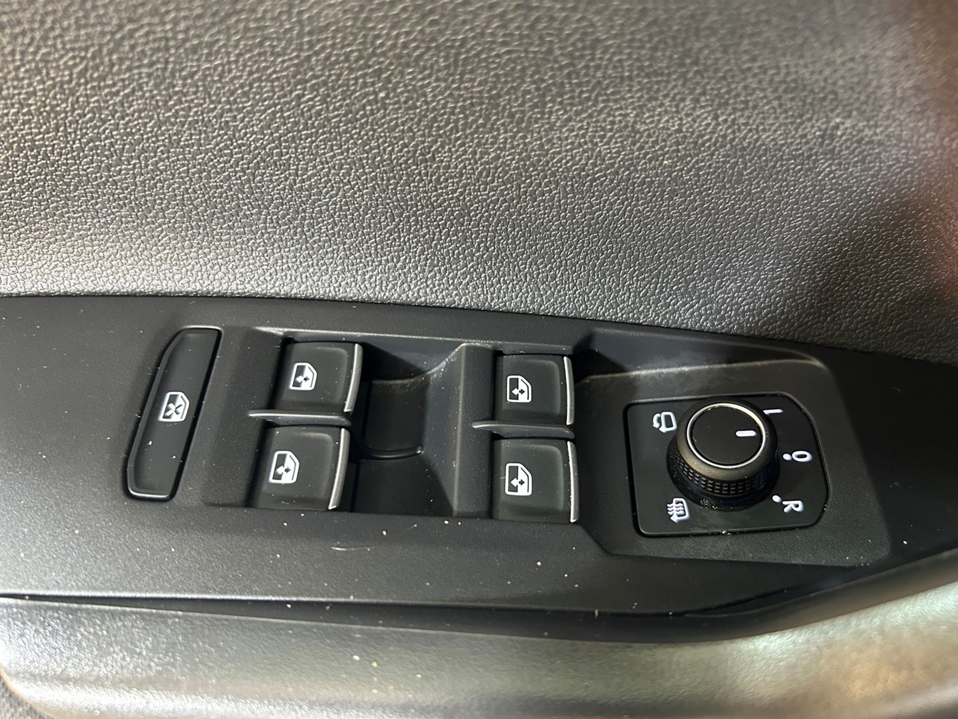 Volkswagen Taigo 1.0 tsi R-Line 115 cv dsg tetto apribile - Autoviemme