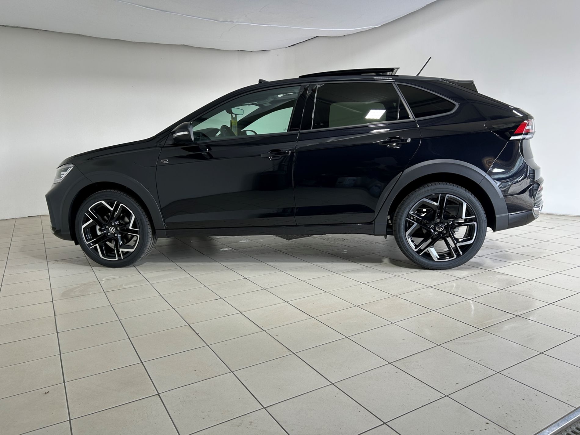 Volkswagen Taigo 1.0 tsi R-Line Plus 115 cv dsg tetto apribile e Fari Matrix - Autoviemme