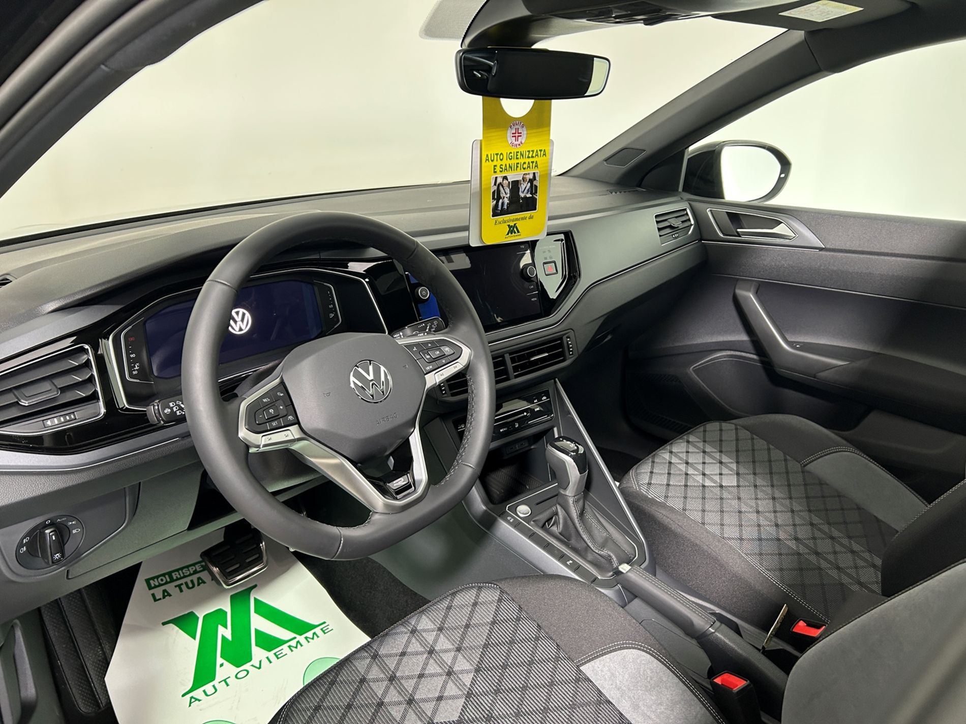 Volkswagen Taigo 1.0 tsi R-Line Plus 115 cv dsg tetto apribile e Fari Matrix - Autoviemme