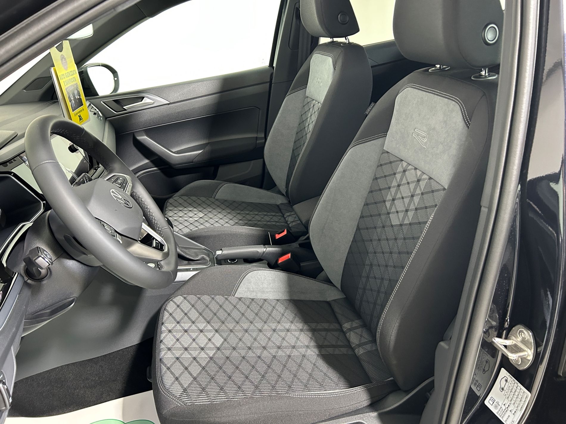 Volkswagen Taigo 1.0 tsi R-Line Plus 115 cv dsg tetto apribile e Fari Matrix - Autoviemme