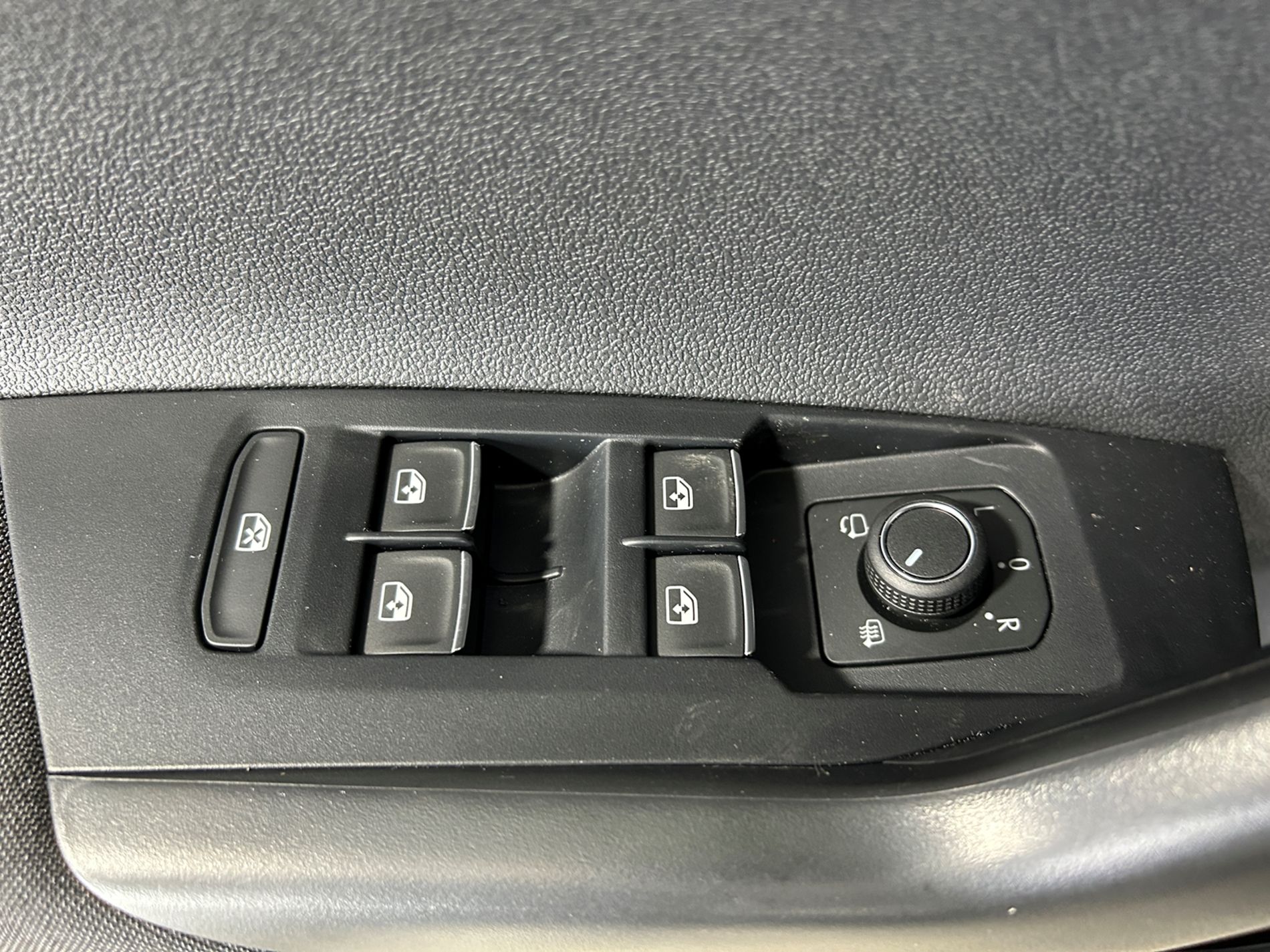 Volkswagen Taigo 1.0 tsi R-Line Plus 115 cv dsg tetto apribile e Fari Matrix - Autoviemme