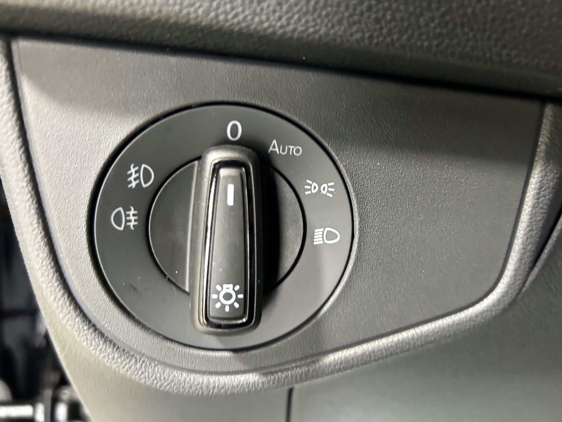 Volkswagen Taigo 1.0 tsi R-Line Plus 115 cv dsg tetto apribile e Fari Matrix - Autoviemme