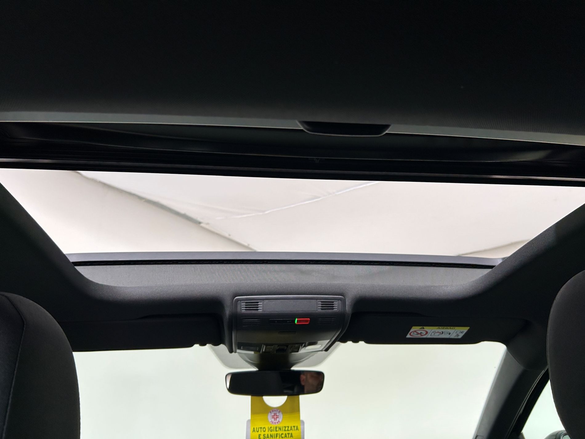 Volkswagen Taigo 1.0 tsi R-Line Plus 115 cv dsg tetto apribile e Fari Matrix - Autoviemme