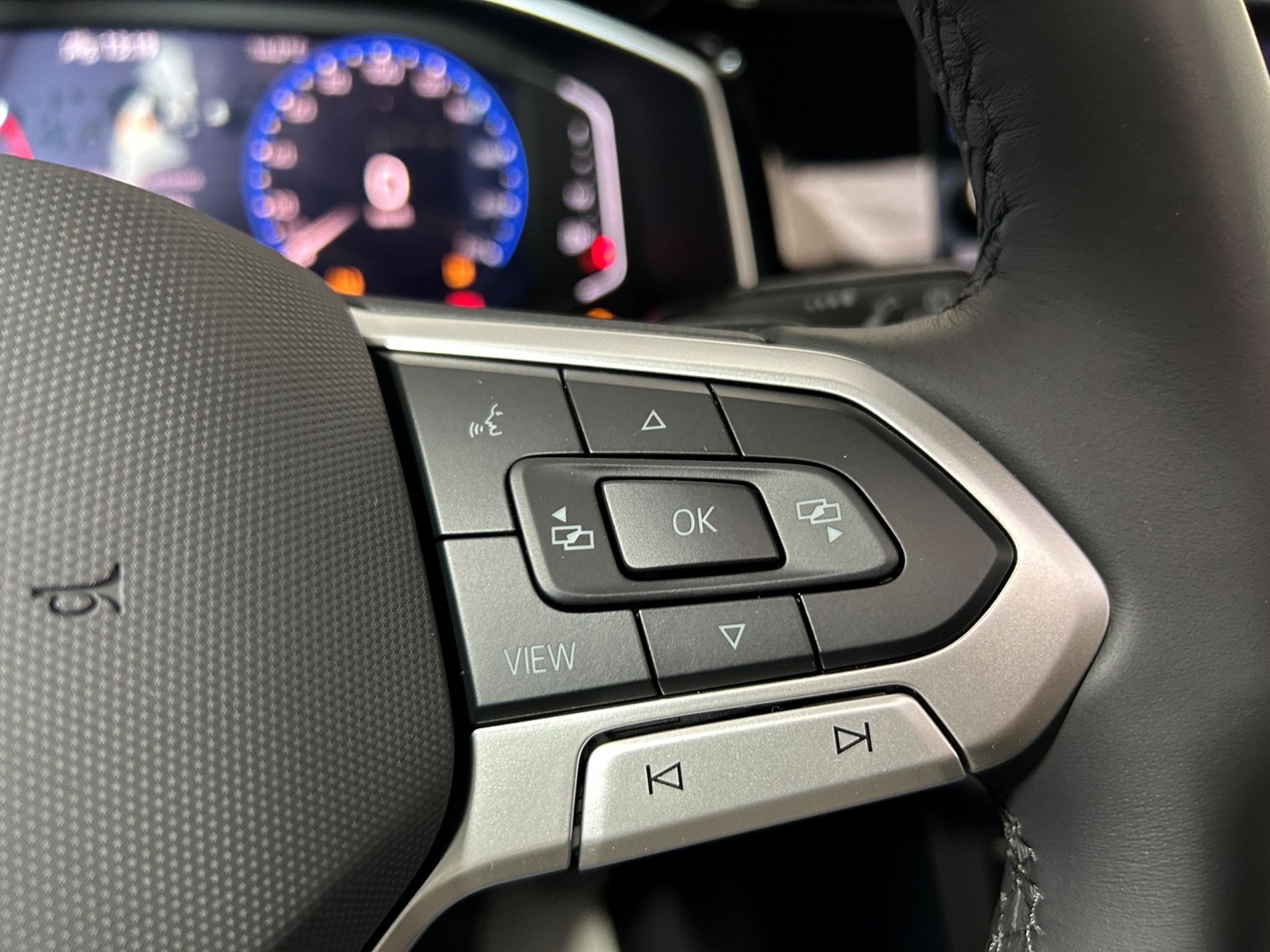 Volkswagen Taigo 1.0 tsi R-Line Plus 115 cv dsg tetto apribile e Fari Matrix - Autoviemme