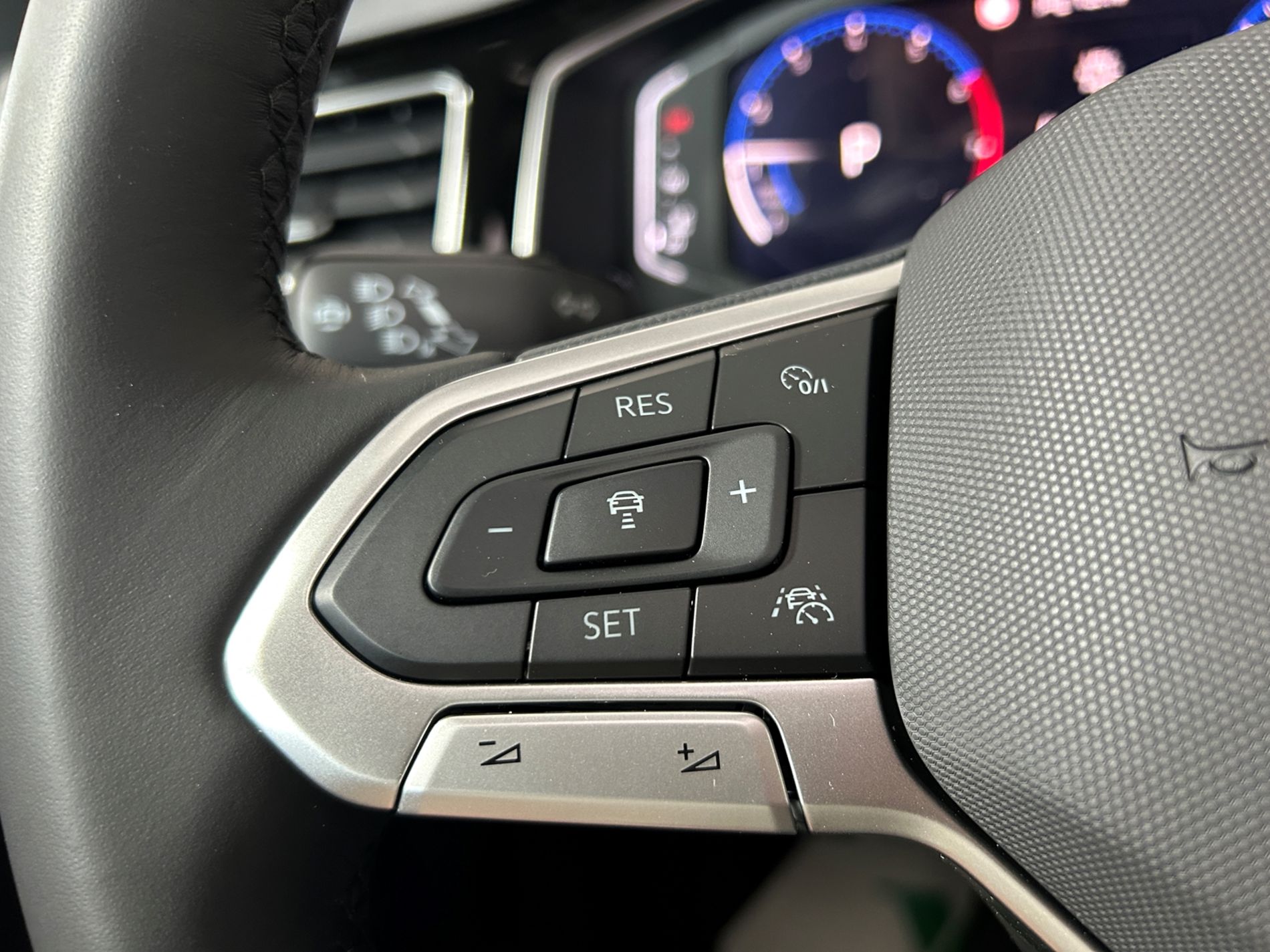 Volkswagen Taigo 1.0 tsi R-Line Plus 115 cv dsg tetto apribile e Fari Matrix - Autoviemme