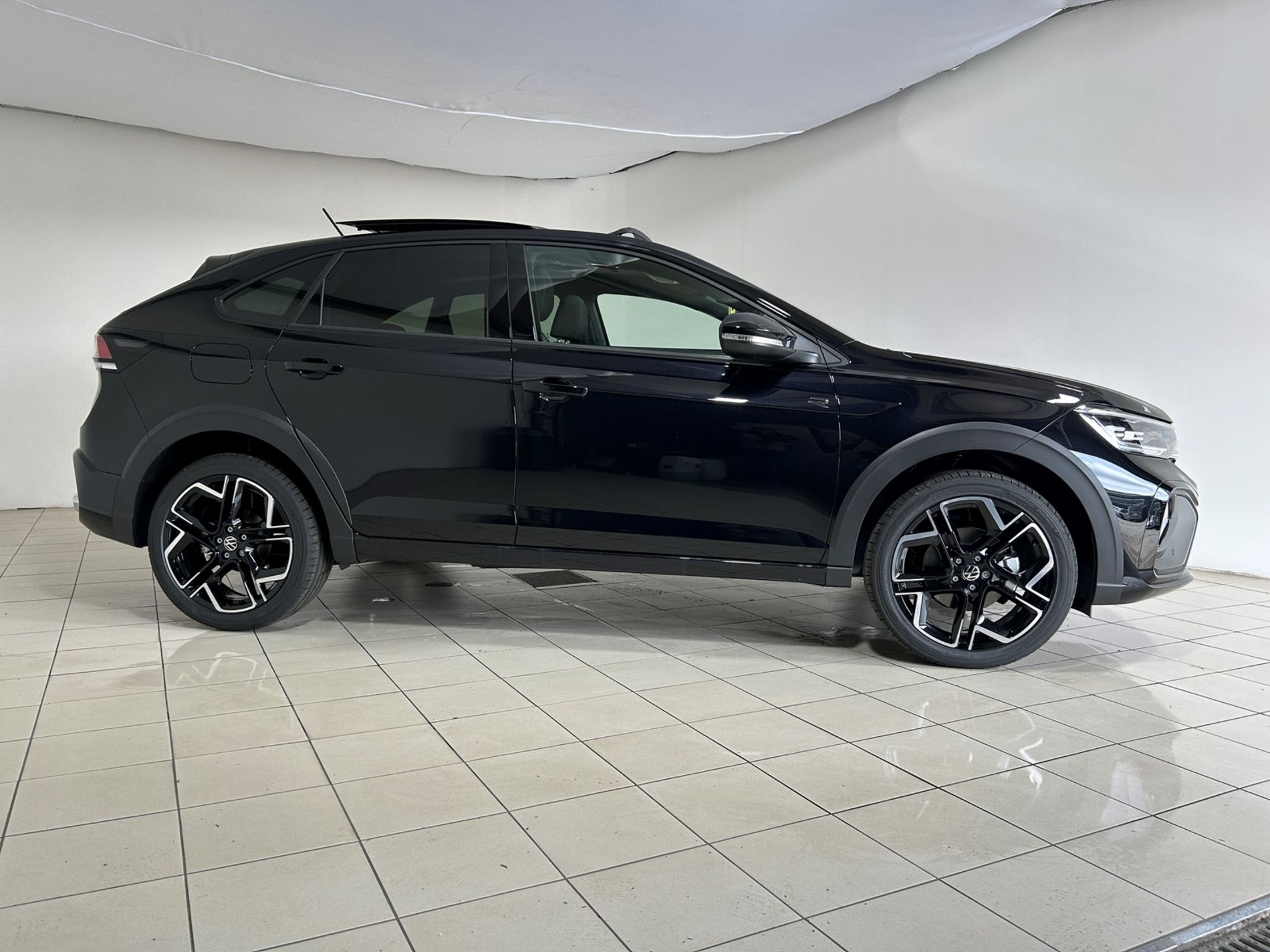 Volkswagen Taigo 1.0 tsi R-Line Plus 115 cv dsg tetto apribile e Fari Matrix - Autoviemme