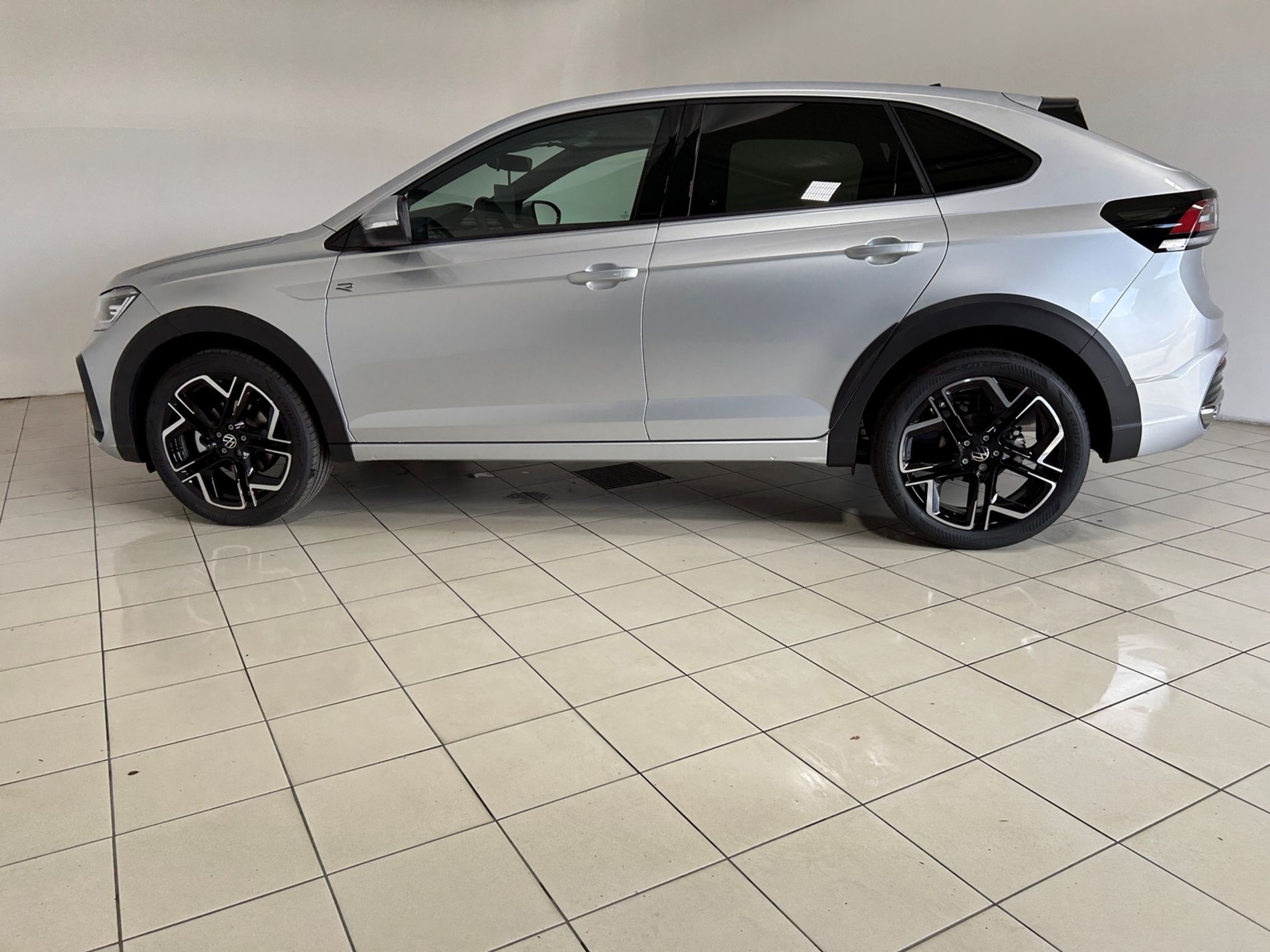 Volkswagen Taigo R-Line Plus tetto apribile 1.0 tsi  115 cv dsg - Autoviemme
