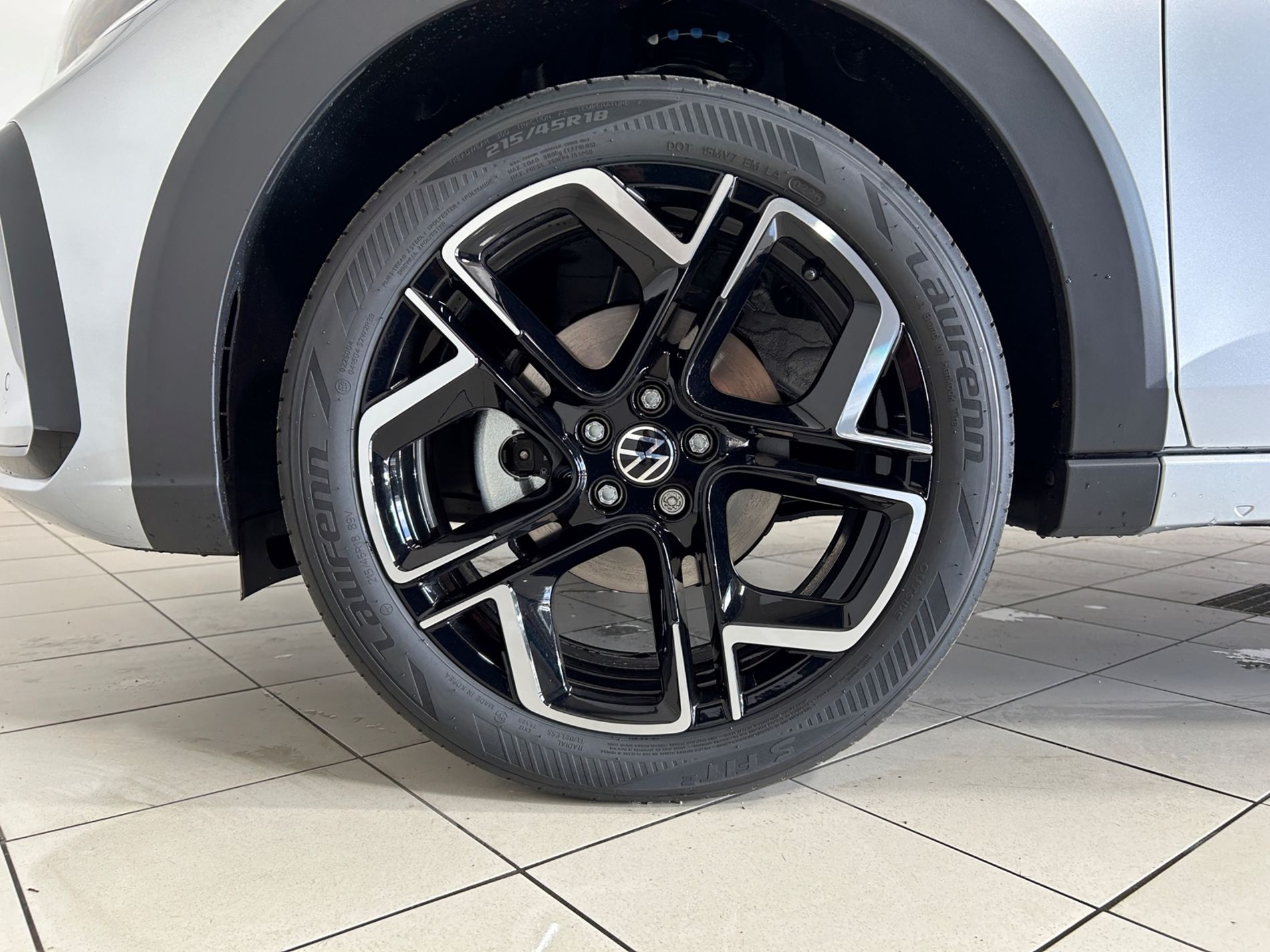 Volkswagen Taigo R-Line Plus tetto apribile 1.0 tsi  115 cv dsg - Autoviemme