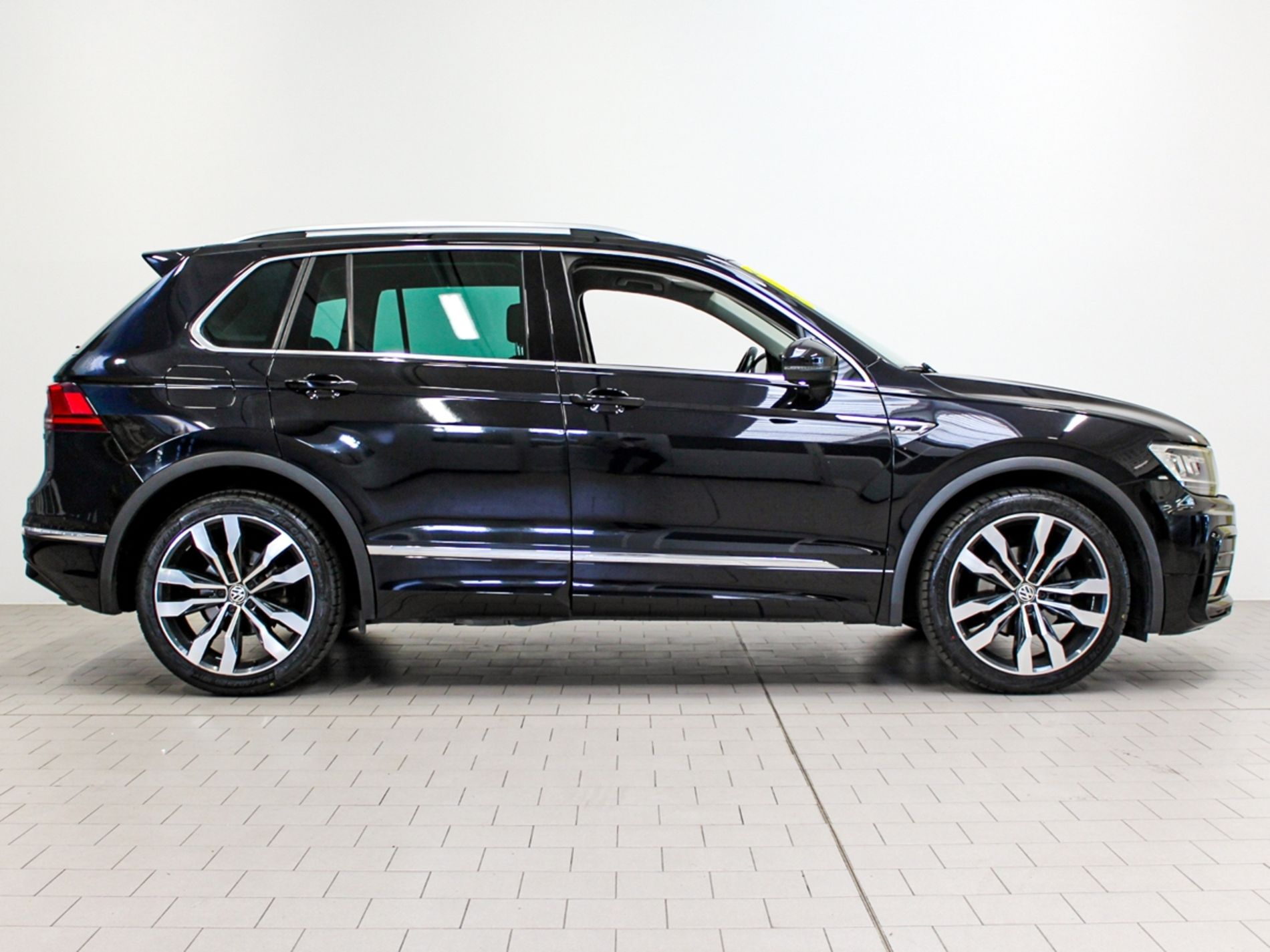 Volkswagen Tiguan 2.0 tdi R-Line 150cv dsg   - Autoviemme