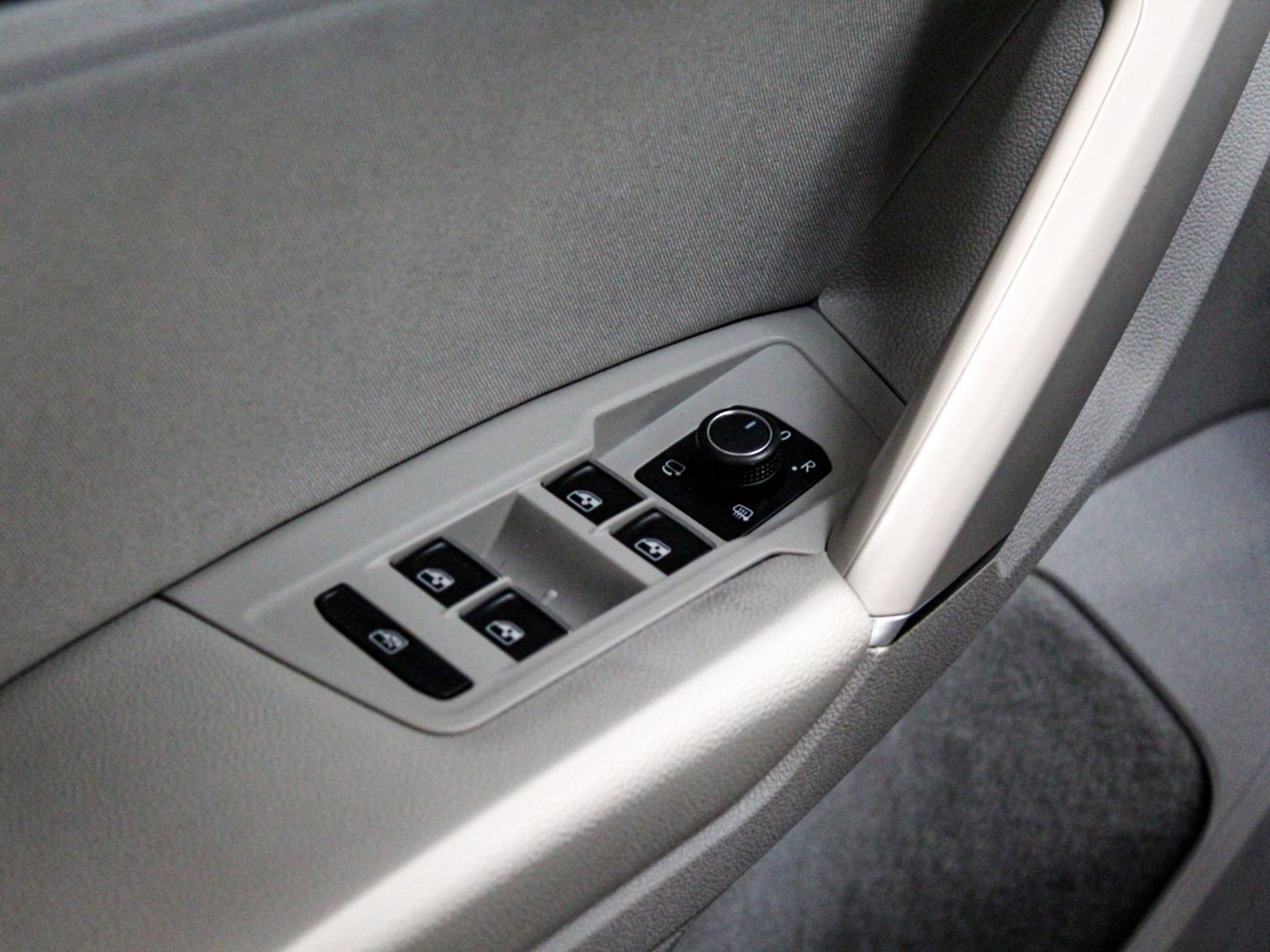 Volkswagen Tiguan 2.0 tdi R-Line 150cv dsg   - Autoviemme