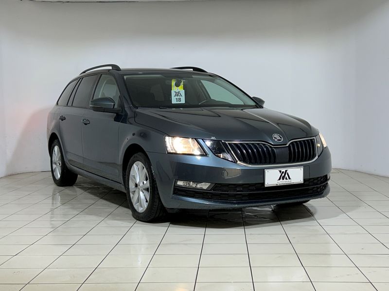 SKODA Octavia Octavia Wagon 1.6 tdi Executive 115cv dsg - Autoviemme